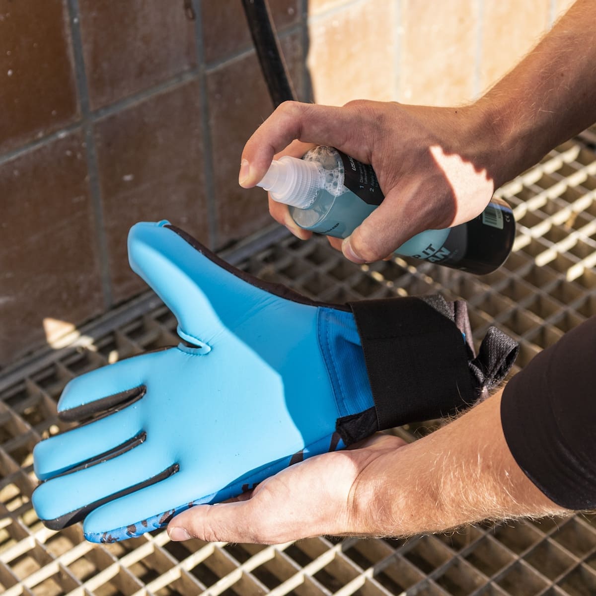 Grip Maximizer 2.0 catch and keep torwarthandschuhe grip spray Anwendung