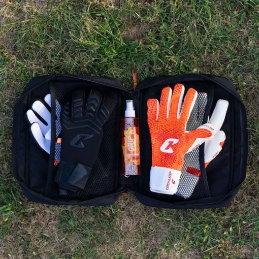 Torwart Zubehör bei Catch & Keep: Die perfekte Handschuhtasche, um deine Handschuhe zu schützen.