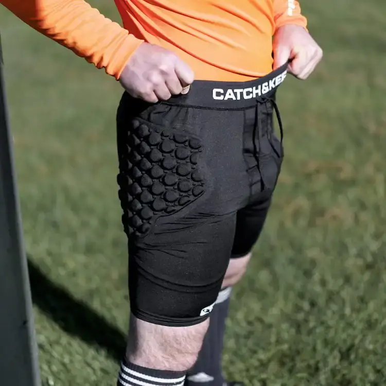 Die perfekte Torwart Unterziehhose kurz gepolstert für Kinder und Erwachsene - Nur bei Catch and Keep